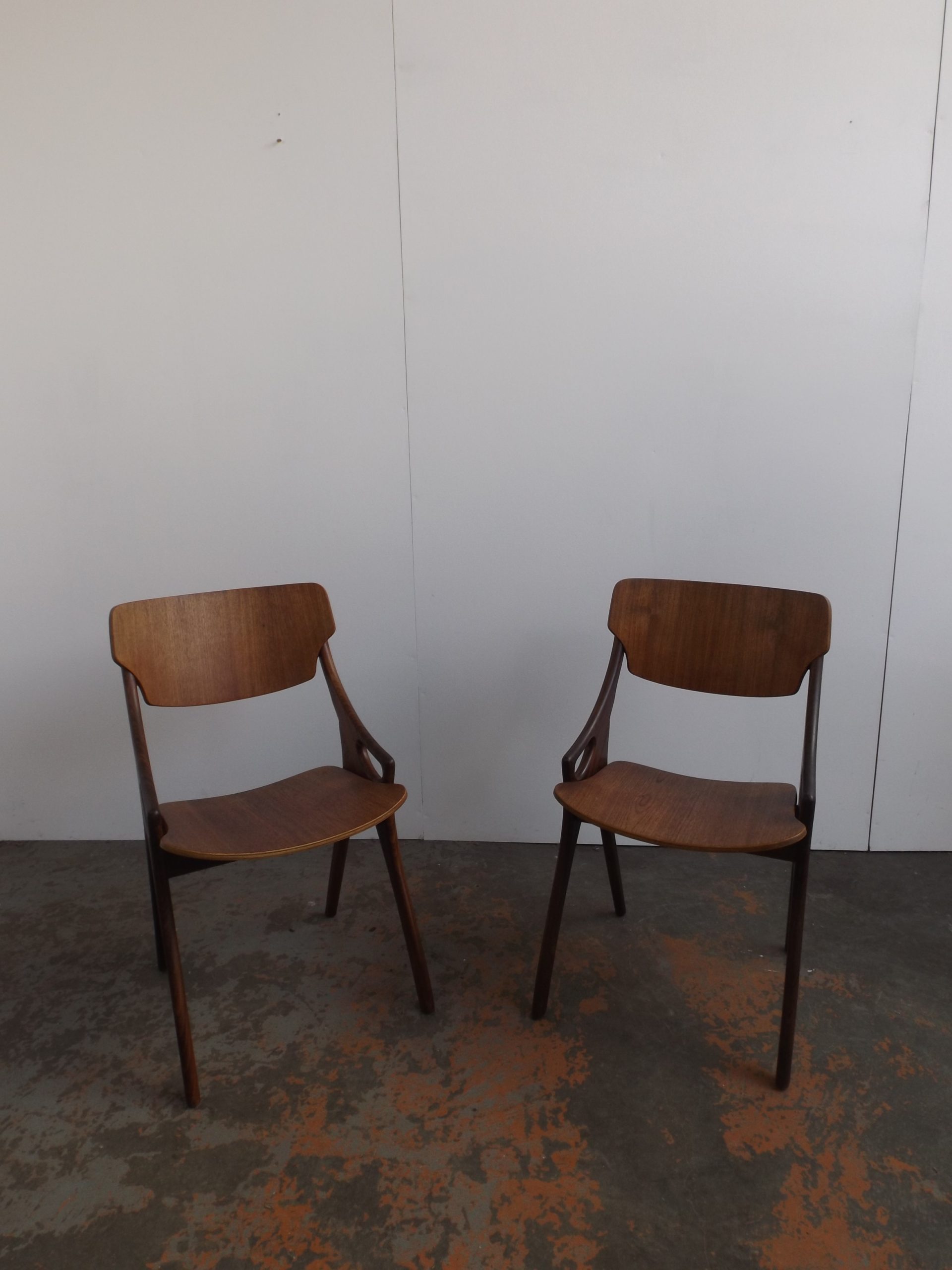 2 Hovmand Olsen Diner chairs